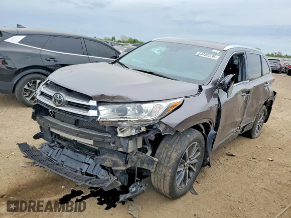 ✅ 2019 Toyota Highlander SE • VIN: 5TDJZRFH4KS628476 • Лот: 53408236. Опубликован ранее на Copart с пробегом 151 147 миль. Бесплатный доступ к архиву аукционных продаж из США и подробный отчёт об истории автомобиля на DreamBid. Изображение 1.