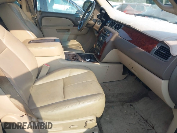 ✅ 2012 Chevrolet Avalanche LT • VIN: 3GNMCFE02CG126632 • Lot: 42400163. Wystawiony na IAAI z przebiegiem 210 993 mil. Bezpłatny archiwum sprzedaży aukcyjnych z USA i szczegółowy raport historii pojazdu na DreamBid. Zdjęcie 5.