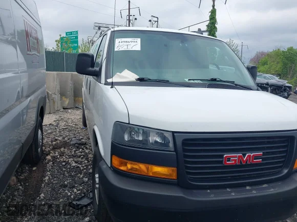 ✅ 2022 GMC Savana Cargo • VIN: 1GTW7BFP6N1158074 • Lot: 44986995. Wystawiony na IAAI z przebiegiem 124 685 mil. Bezpłatny archiwum sprzedaży aukcyjnych z USA i szczegółowy raport historii pojazdu na DreamBid. Zdjęcie 1.