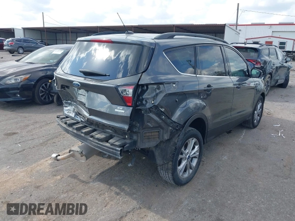 ✅ 2018 Ford Escape SE • VIN: 1FMCU0GD1JUA12271 • Lot: 43724343. Wystawiony na IAAI z przebiegiem 106 180 mil. Bezpłatny archiwum sprzedaży aukcyjnych z USA i szczegółowy raport historii pojazdu na DreamBid. Zdjęcie 4.