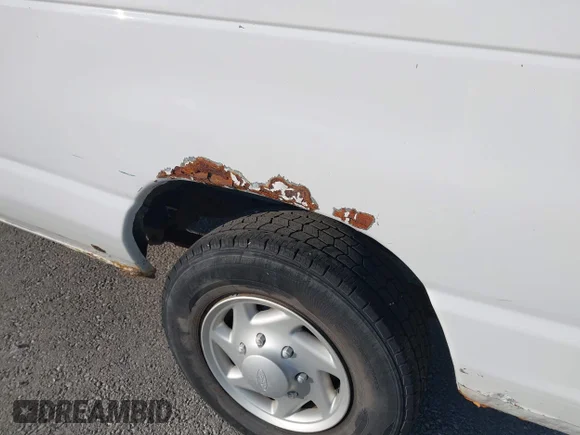 ✅ 2009 Ford Econoline Cargo • VIN: 1FTNE24L89DA20462 • Lot: 42632730. Wystawiony na IAAI z przebiegiem 139 572 mil. Bezpłatny archiwum sprzedaży aukcyjnych z USA i szczegółowy raport historii pojazdu na DreamBid. Zdjęcie 6.