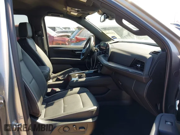 ✅ 2025 Chevrolet Tahoe Premier • VIN: 1GNS6SRD5SR135604 • Lot: 43410880. Wystawiony na IAAI z przebiegiem 11 456 mil. Bezpłatny archiwum sprzedaży aukcyjnych z USA i szczegółowy raport historii pojazdu na DreamBid. Zdjęcie 5.