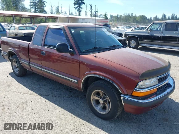 ✅ 1998 Chevrolet S-10 LS • VIN: 1GCCS19X9W8150051 • Лот: 45382448. Опубликован ранее на IAAI с пробегом 141 007 миль. Бесплатный доступ к архиву аукционных продаж из США и подробный отчёт об истории автомобиля на DreamBid. Изображение 1.