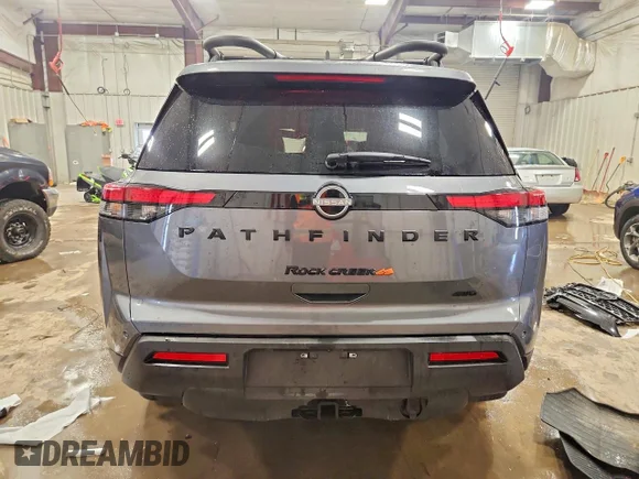 ✅ 2025 Nissan Pathfinder Rock Creek • VIN: 5N1DR3BD5SC267558 • Lot: 78461335. Wystawiony na Copart z przebiegiem 5 551 mil. Bezpłatny archiwum sprzedaży aukcyjnych z USA i szczegółowy raport historii pojazdu na DreamBid. Zdjęcie 6.