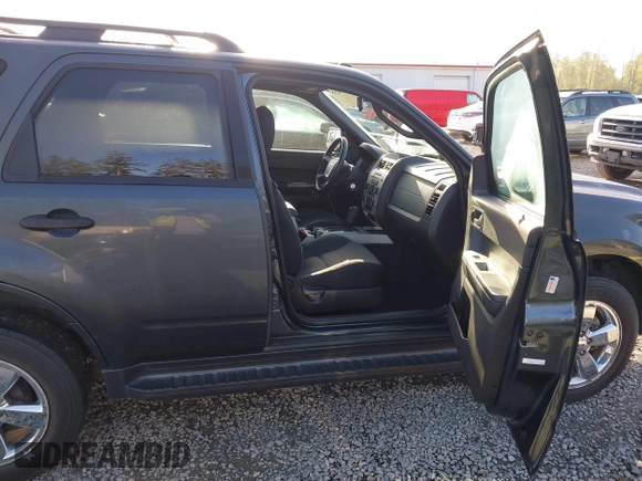 ✅ 2008 Ford Escape XLT • VIN: 1FMCU93108KC99401 • Lot: 44950245. Wystawiony na IAAI z przebiegiem 112 508 mil. Bezpłatny archiwum sprzedaży aukcyjnych z USA i szczegółowy raport historii pojazdu na DreamBid. Zdjęcie 5.