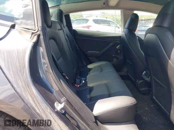 ✅ 2023 Tesla Model 3 • VIN: 5YJ3E1EAXPF653842 • Lot: 45449645. Wystawiony na IAAI z przebiegiem 33 633 mil. Bezpłatny archiwum sprzedaży aukcyjnych z USA i szczegółowy raport historii pojazdu na DreamBid. Zdjęcie 8.