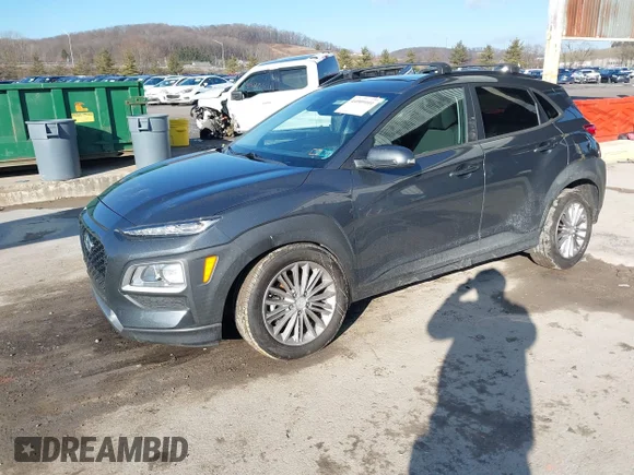 ✅ 2020 Hyundai Kona SEL Plus • VIN: KM8K6CAA8LU453808 • Lot: 44009101. Wystawiony na IAAI z przebiegiem 51 488 mil. Bezpłatny archiwum sprzedaży aukcyjnych z USA i szczegółowy raport historii pojazdu na DreamBid. Zdjęcie 2.
