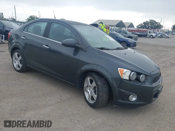 ✅ 2014 Chevrolet Sonic LTZ • VIN: 1G1JE5SG9E4120286 • Lot: 42851331. Wystawiony na IAAI z przebiegiem 143 673 mil. Bezpłatny archiwum sprzedaży aukcyjnych z USA i szczegółowy raport historii pojazdu na DreamBid. Zdjęcie 1.