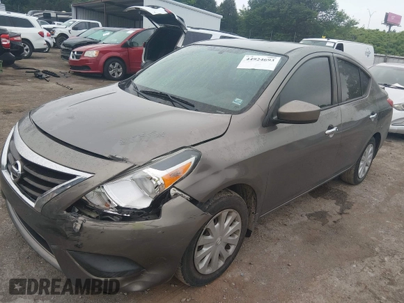 ✅ 2015 Nissan Versa S Plus • VIN: 3N1CN7AP8FL832154 • Лот: 44924693. Опубліковано раніше на IAAI з пробігом 96 621 миль. Безкоштовний доступ до архіву аукціонних продажів зі США та докладний звіт про історію автомобіля на DreamBid. Зображення 2.