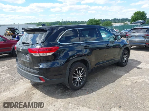 ✅ 2017 Toyota Highlander XLE • VIN: 5TDJZRFH7HS427373 • Lot: 45396584. Wystawiony na IAAI z przebiegiem 245 904 mil. Bezpłatny archiwum sprzedaży aukcyjnych z USA i szczegółowy raport historii pojazdu na DreamBid. Zdjęcie 4.