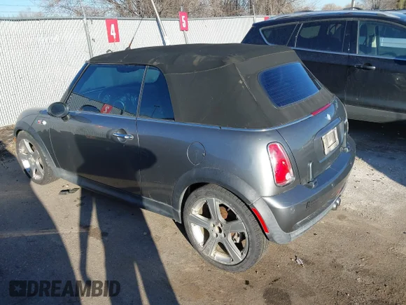 ✅ 2007 MINI Convertible S • VIN: WMWRH33537TJ44642 • Лот: 41665158. Опубликован ранее на IAAI с пробегом 88 999 миль. Бесплатный доступ к архиву аукционных продаж из США и подробный отчёт об истории автомобиля на DreamBid. Изображение 3.