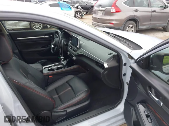 ✅ 2023 Nissan Altima SR • VIN: 1N4BL4CVXPN317804 • Lot: 43826001. Wystawiony na IAAI z przebiegiem 71 885 mil. Bezpłatny archiwum sprzedaży aukcyjnych z USA i szczegółowy raport historii pojazdu na DreamBid. Zdjęcie 5.