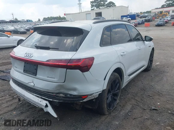 ✅ 2021 Audi e-tron Premium Plus • VIN: WA1LAAGEXMB037787 • Лот: 43255908. Опубліковано раніше на IAAI з пробігом 79 717 миль. Безкоштовний доступ до архіву аукціонних продажів зі США та докладний звіт про історію автомобіля на DreamBid. Зображення 4.