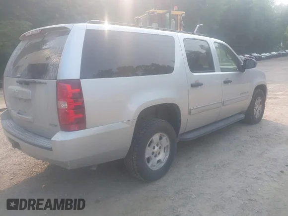 ✅ 2010 Chevrolet Suburban LS • VIN: 1GNUKHE34AR258278 • Lot: 42892258. Wystawiony na IAAI z przebiegiem 187 267 mil. Bezpłatny archiwum sprzedaży aukcyjnych z USA i szczegółowy raport historii pojazdu na DreamBid. Zdjęcie 4.