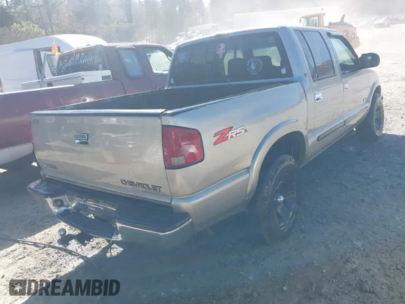 ✅ 2001 Chevrolet S-10 LS • VIN: 1GCDT13W31K155534 • Лот: 43455823. Опубліковано раніше на IAAI з пробігом 282 026 миль. Безкоштовний доступ до архіву аукціонних продажів зі США та докладний звіт про історію автомобіля на DreamBid. Зображення 4.