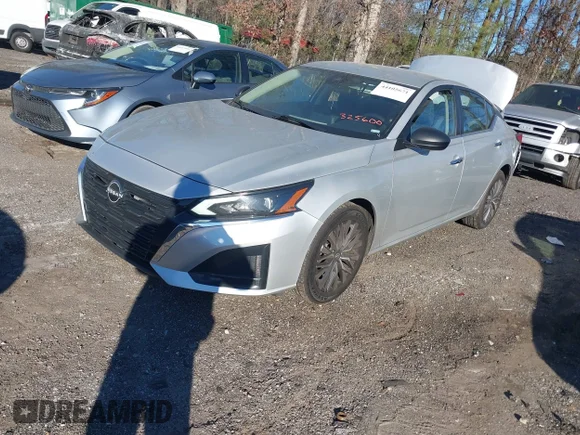 ✅ 2024 Nissan Altima SV • VIN: 1N4BL4DVXRN325600 • Lot: 44105671. Wystawiony na IAAI z przebiegiem 73 331 mil. Bezpłatny archiwum sprzedaży aukcyjnych z USA i szczegółowy raport historii pojazdu na DreamBid. Zdjęcie 2.
