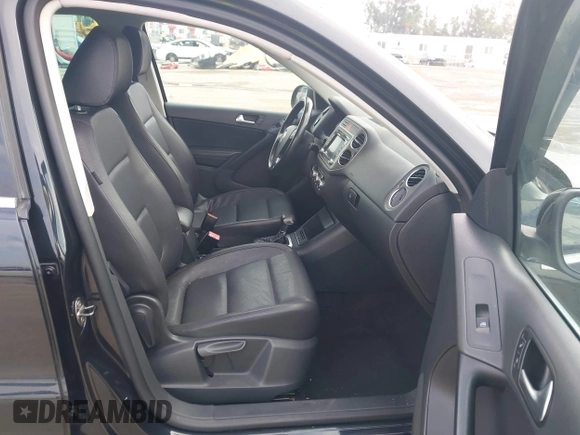 ✅ 2010 Volkswagen Tiguan S • VIN: WVGAV7AXXAW522476 • Lot: 44227521. Wystawiony na IAAI z przebiegiem 91 282 mil. Bezpłatny archiwum sprzedaży aukcyjnych z USA i szczegółowy raport historii pojazdu na DreamBid. Zdjęcie 5.