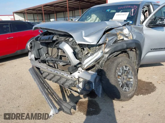 ✅ 2020 Toyota Tacoma TRD Sport • VIN: 3TMCZ5AN4LM294479 • Lot: 44015432. Wystawiony na IAAI z przebiegiem 122 139 mil. Bezpłatny archiwum sprzedaży aukcyjnych z USA i szczegółowy raport historii pojazdu na DreamBid. Zdjęcie 6.