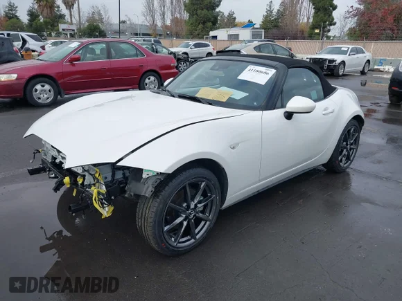 ✅ 2023 Mazda MX-5 Miata Grand Touring • VIN: JM1NDAD73P0556143 • Lot: 41180686. Wystawiony na IAAI z przebiegiem 11 387 mil. Bezpłatny archiwum sprzedaży aukcyjnych z USA i szczegółowy raport historii pojazdu na DreamBid. Zdjęcie 18.