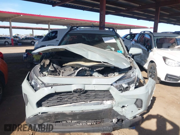✅ 2023 Toyota RAV4 XLE • VIN: 2T3W1RFV5PW297609 • Lot: 44613308. Wystawiony na IAAI z przebiegiem 16 081 mil. Bezpłatny archiwum sprzedaży aukcyjnych z USA i szczegółowy raport historii pojazdu na DreamBid. Zdjęcie 6.
