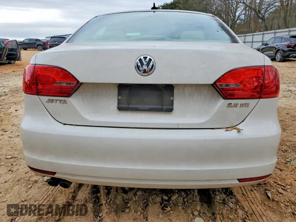 ✅ 2011 Volkswagen Jetta SE • VIN: 3VWDX7AJXBM307301 • Лот: 98720075. Опубликован ранее на Copart с пробегом 219 919 миль. Бесплатный доступ к архиву аукционных продаж из США и подробный отчёт об истории автомобиля на DreamBid. Изображение 6.