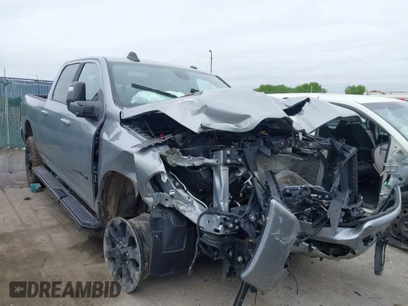 ✅ 2024 Ram 2500 Laramie • VIN: 3C6UR5FL6RG131472 • Lot: 45173378. Wystawiony na IAAI z przebiegiem 42 717 mil. Bezpłatny archiwum sprzedaży aukcyjnych z USA i szczegółowy raport historii pojazdu na DreamBid. Zdjęcie 1.