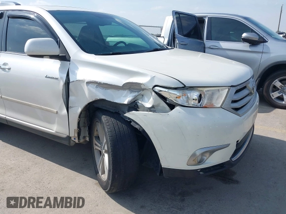 ✅ 2012 Toyota Highlander Limited • VIN: 5TDYK3EH0CS068037 • Lot: 44757564. Wystawiony na IAAI z przebiegiem 208 316 mil. Bezpłatny archiwum sprzedaży aukcyjnych z USA i szczegółowy raport historii pojazdu na DreamBid. Zdjęcie 6.