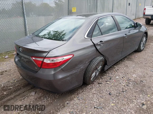 ✅ 2017 Toyota Camry LE • VIN: 4T1BF1FKXHU422251 • Lot: 45115058. Wystawiony na IAAI z przebiegiem 97 547 mil. Bezpłatny archiwum sprzedaży aukcyjnych z USA i szczegółowy raport historii pojazdu na DreamBid. Zdjęcie 4.