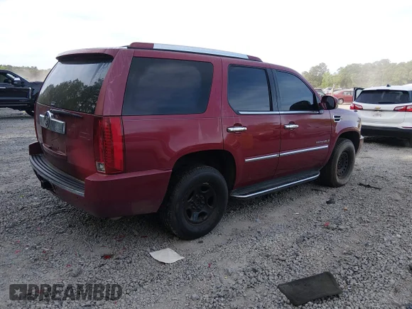 ✅ 2007 Cadillac Escalade • VIN: 1GYFK63867R243448 • Lot: 44846394. Wystawiony na IAAI z przebiegiem 192 300 mil. Bezpłatny archiwum sprzedaży aukcyjnych z USA i szczegółowy raport historii pojazdu na DreamBid. Zdjęcie 4.