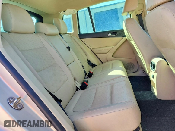 ✅ 2012 Volkswagen Tiguan S • VIN: WVGAV7AXXCW607272 • Lot: 77302755. Wystawiony na Copart z przebiegiem 109 430 mil. Bezpłatny archiwum sprzedaży aukcyjnych z USA i szczegółowy raport historii pojazdu na DreamBid. Zdjęcie 11.