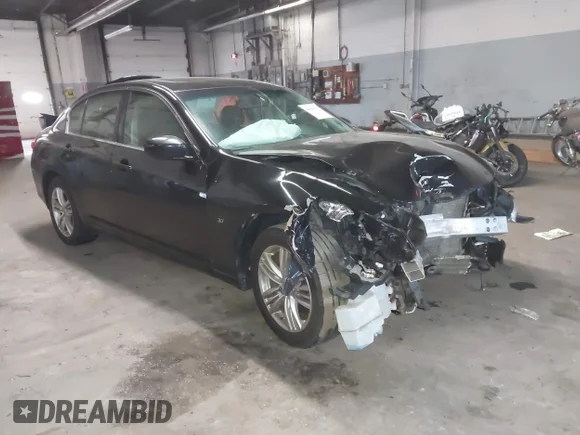 ✅ 2015 Infiniti Q40 • VIN: JN1CV6AR5FM524067 • Lot: 44049027. Wystawiony na IAAI z przebiegiem 149 748 mil. Bezpłatny archiwum sprzedaży aukcyjnych z USA i szczegółowy raport historii pojazdu na DreamBid. Zdjęcie 1.