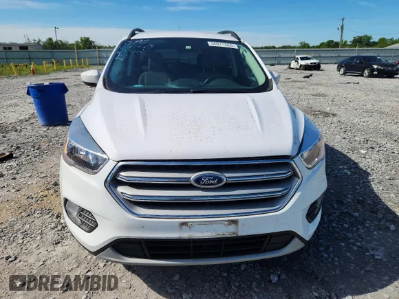 ✅ 2018 Ford Escape SE • VIN: 1FMCU0GD6JUB95781 • Lot: 56071886. Wystawiony na Copart z przebiegiem 33 519 mil. Bezpłatny archiwum sprzedaży aukcyjnych z USA i szczegółowy raport historii pojazdu na DreamBid. Zdjęcie 5.