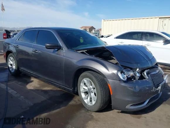 ✅ 2015 Chrysler 300 Limited • VIN: 2C3CCAAGXFH801940 • Lot: 44983561. Wystawiony na IAAI z przebiegiem 161 043 mil. Bezpłatny archiwum sprzedaży aukcyjnych z USA i szczegółowy raport historii pojazdu na DreamBid. Zdjęcie 1.