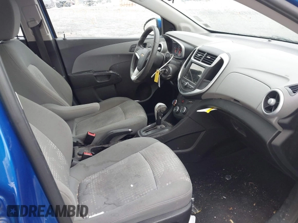 ✅ 2019 Chevrolet Sonic LS • VIN: 1G1JB5SBXK4135548 • Lot: 44417427. Wystawiony na IAAI z przebiegiem 98 097 mil. Bezpłatny archiwum sprzedaży aukcyjnych z USA i szczegółowy raport historii pojazdu na DreamBid. Zdjęcie 5.