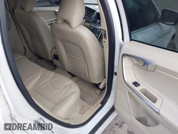 ✅ 2015 Volvo XC60 T5 Drive-E Premier • VIN: YV440MDK6F2741302 • Lot: 44522427. Wystawiony na IAAI z przebiegiem 173 859 mil. Bezpłatny archiwum sprzedaży aukcyjnych z USA i szczegółowy raport historii pojazdu na DreamBid. Zdjęcie 8.