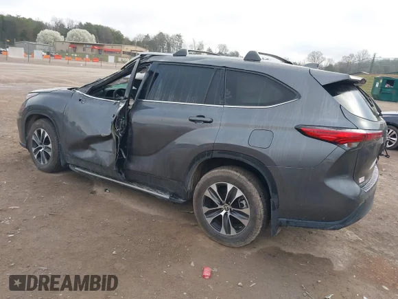 ✅ 2022 Toyota Highlander XLE • VIN: 5TDGZRAH3NS136933 • Lot: 44553905. Wystawiony na IAAI z przebiegiem 24 740 mil. Bezpłatny archiwum sprzedaży aukcyjnych z USA i szczegółowy raport historii pojazdu na DreamBid. Zdjęcie 3.