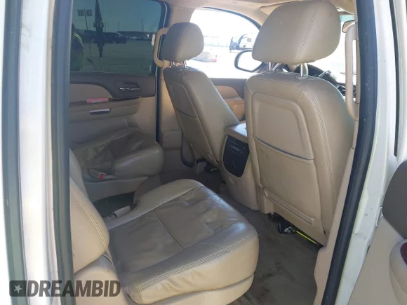 ✅ 2010 Chevrolet Suburban LTZ • VIN: 1GNUCKE01AR250266 • Lot: 44489594. Wystawiony na IAAI z przebiegiem 275 428 mil. Bezpłatny archiwum sprzedaży aukcyjnych z USA i szczegółowy raport historii pojazdu na DreamBid. Zdjęcie 8.