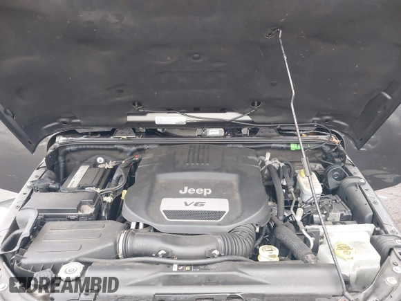 ✅ 2017 Jeep Wrangler Unlimited Sahara • VIN: 1C4BJWEG0HL730077 • Lot: 43555279. Wystawiony na IAAI z przebiegiem 98 611 mil. Bezpłatny archiwum sprzedaży aukcyjnych z USA i szczegółowy raport historii pojazdu na DreamBid. Zdjęcie 10.