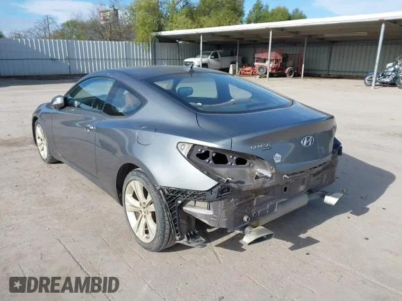 ✅ 2010 Hyundai Genesis Coupe Track • VIN: KMHHU6KH8AU003456 • Lot: 43792899. Wystawiony na IAAI z przebiegiem 148 342 mil. Bezpłatny archiwum sprzedaży aukcyjnych z USA i szczegółowy raport historii pojazdu na DreamBid. Zdjęcie 3.
