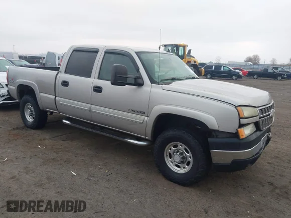 ✅ 2006 Chevrolet Silverado 2500HD LT3 • VIN: 1GCHK23U76F181708 • Лот: 43940115. Опубліковано раніше на IAAI з пробігом 200 072 миль. Безкоштовний доступ до архіву аукціонних продажів зі США та докладний звіт про історію автомобіля на DreamBid. Зображення 1.