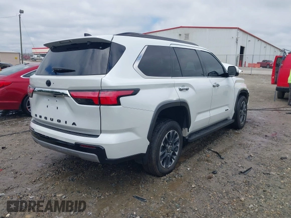 ✅ 2023 Toyota Sequoia SR5 • VIN: 7SVAAABA4PX002628 • Lot: 42922973. Wystawiony na IAAI z przebiegiem 40 527 mil. Bezpłatny archiwum sprzedaży aukcyjnych z USA i szczegółowy raport historii pojazdu na DreamBid. Zdjęcie 4.