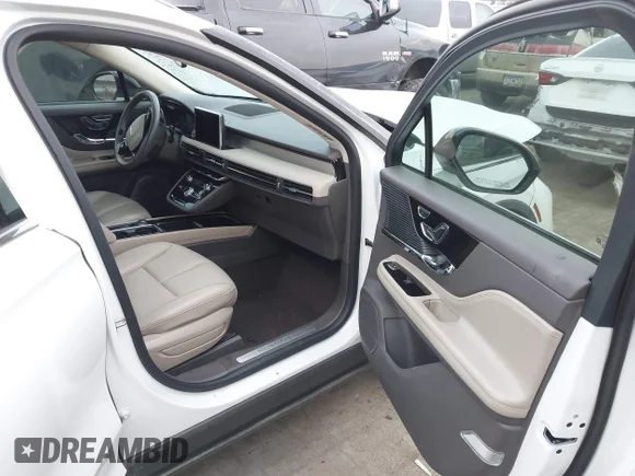 ✅ 2021 Lincoln Corsair Standard • VIN: 5LMCJ1C90MUL06956 • Lot: 41393170. Wystawiony na IAAI z przebiegiem 36 760 mil. Bezpłatny archiwum sprzedaży aukcyjnych z USA i szczegółowy raport historii pojazdu na DreamBid. Zdjęcie 5.