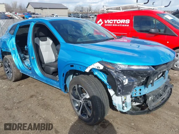 ✅ 2025 Chevrolet Trax 1RS • VIN: KL77LGEP3SC062849 • Lot: 44594858. Wystawiony na IAAI z przebiegiem 4 091 mil. Bezpłatny archiwum sprzedaży aukcyjnych z USA i szczegółowy raport historii pojazdu na DreamBid. Zdjęcie 1.