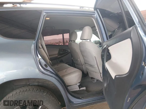 ✅ 2011 Toyota RAV4 • VIN: 2T3BF4DV3BW105845 • Lot: 45116380. Wystawiony na IAAI z przebiegiem 155 197 mil. Bezpłatny archiwum sprzedaży aukcyjnych z USA i szczegółowy raport historii pojazdu na DreamBid. Zdjęcie 8.