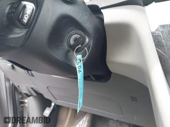 ✅ 2018 Toyota Sienna LE • VIN: 5TDJZ3DC0JS189425 • Lot: 45324102. Wystawiony na IAAI z przebiegiem 181 266 mil. Bezpłatny archiwum sprzedaży aukcyjnych z USA i szczegółowy raport historii pojazdu na DreamBid. Zdjęcie 11.