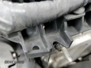 ✅ 2018 Ford Escape SE • VIN: 1FMCU9GD9JUC89898 • Lot: 70411865. Wystawiony na Copart z przebiegiem 128 821 mil. Bezpłatny archiwum sprzedaży aukcyjnych z USA i szczegółowy raport historii pojazdu na DreamBid. Zdjęcie 17.