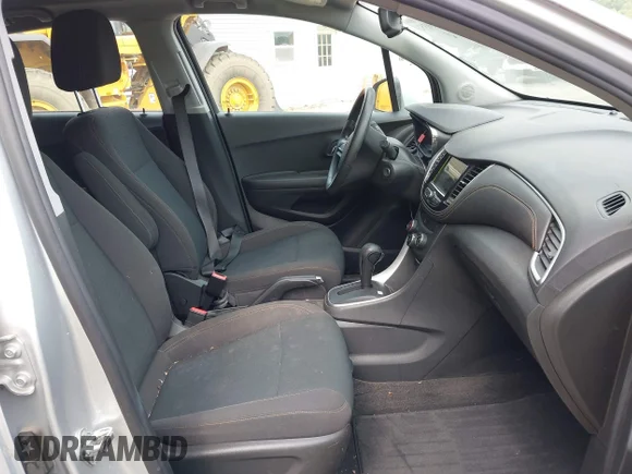 ✅ 2018 Chevrolet Trax LS • VIN: KL7CJNSB0JB610067 • Лот: 45339352. Опубліковано раніше на IAAI з пробігом 31 152 миль. Безкоштовний доступ до архіву аукціонних продажів зі США та докладний звіт про історію автомобіля на DreamBid. Зображення 5.