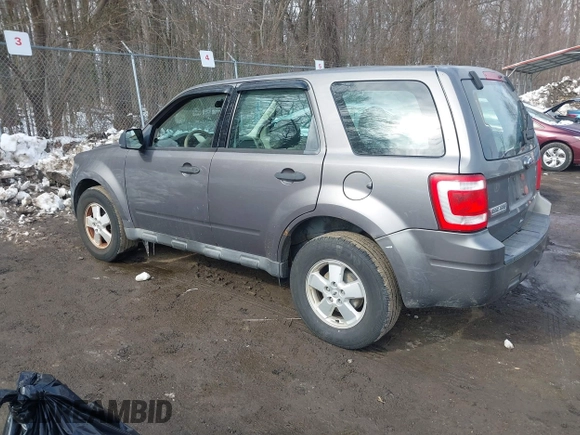 ✅ 2011 Ford Escape XLS • VIN: 1FMCU9C75BKA50667 • Lot: 44304353. Wystawiony na IAAI z przebiegiem 190 528 mil. Bezpłatny archiwum sprzedaży aukcyjnych z USA i szczegółowy raport historii pojazdu na DreamBid. Zdjęcie 3.