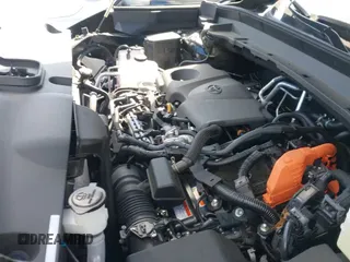 ✅ 2024 Toyota Highlander Hybrid Limited • VIN: 5TDACAB57RS019911 • Lot: 43516696. Listed on IAAI with 7,907 mi. Free auction sales archive from the USA and detailed vehicle history report at DreamBid. Image 18.