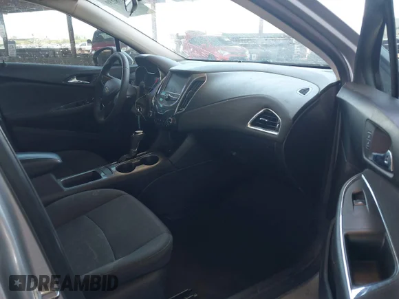✅ 2018 Chevrolet Cruze LT • VIN: 1G1BE5SM8J7108178 • Lot: 42878239. Wystawiony na IAAI z przebiegiem 124 692 mil. Bezpłatny archiwum sprzedaży aukcyjnych z USA i szczegółowy raport historii pojazdu na DreamBid. Zdjęcie 5.